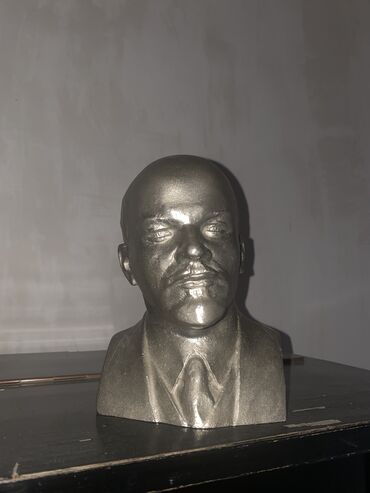 lenin: V.Lenin heykəli, 1985-ci ildə Leninqrad (indiki Sankt-Peterburq)