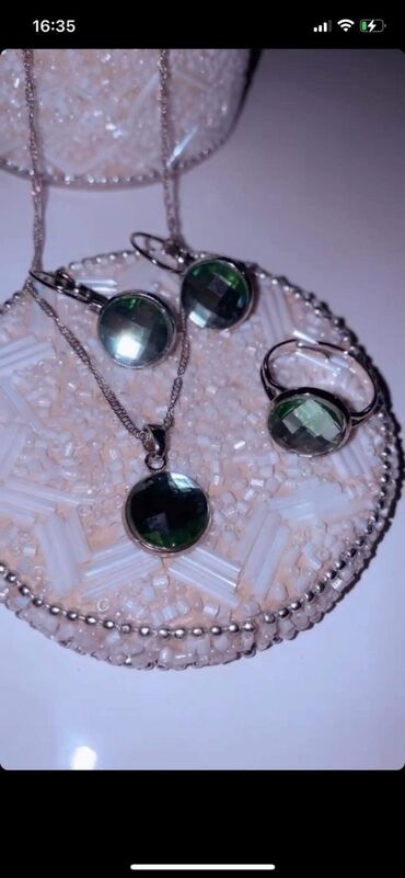 Setovi nakita: Kompleti nakita
Cena 1500din — 9