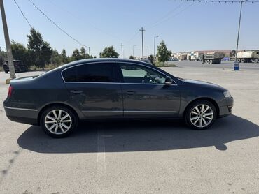 Volkswagen: Volkswagen Passat: 2 l | 2010 il Sedan — 3