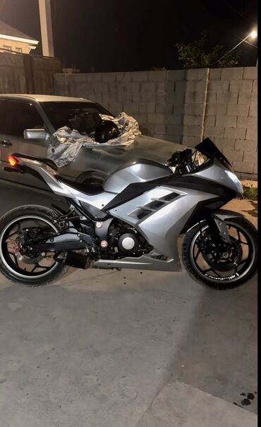электро матоциклы: Спортбайк Kawasaki, 400 куб. см, Бензин