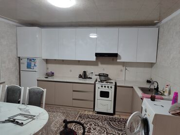 аренда земли бишкек: 98 м², 4 комнаты, Свежий ремонт Кухонная мебель