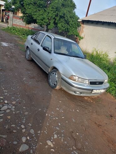 авто гольф 4: Daewoo Nexia: 1.5 л, Механика, Бензин, Седан