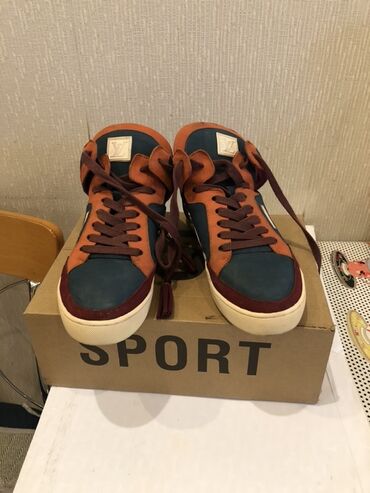 qaçış ayaqqabısı: Məhsul: Unisex idman ayaqqabısı (hightop/snikers) - Rənglər: tünd