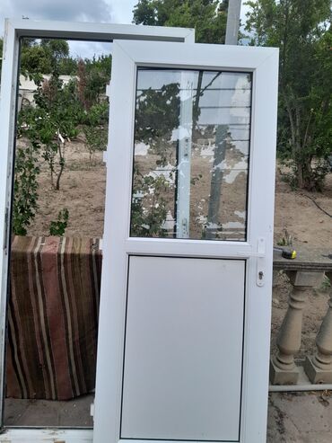 avropa qapilari kreditle: PVC qapı və pəncərə dəsti - Material: ağ rəngli PVC/profilli