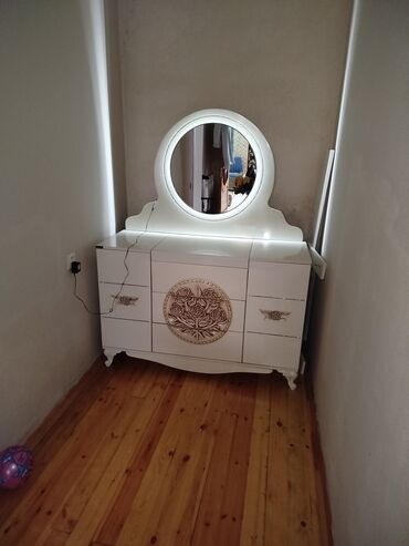 divan üsdü: Новый, Трюмо, МДФ, Нет доставки