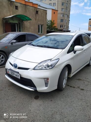 toyota prius 2015 в Кыргызстан | Toyota: Продаётся Тойота ПРИУС 2014года очень хорошем состоянии! Гибрид