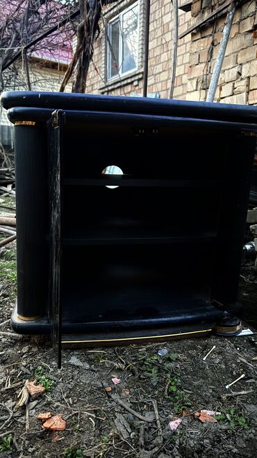 Тумбы для вещей и одежды: Продаю тумбочку В хорошем состоянии Б/у Тел 0559. 3. 2. 0.5. 31 — 11