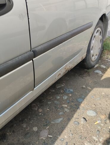 Renault: Renault Laguna: 2000 г., 1.6 л, Механика, Бензин at lalafo.kg Renault: Renault Laguna: 2000 г., 1.6 л, Механика, Бензин