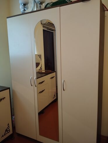 islenmis paltar skafi: Гардеробный шкаф, Б/у, 3 двери, Распашной, Прямой шкаф, Азербайджан