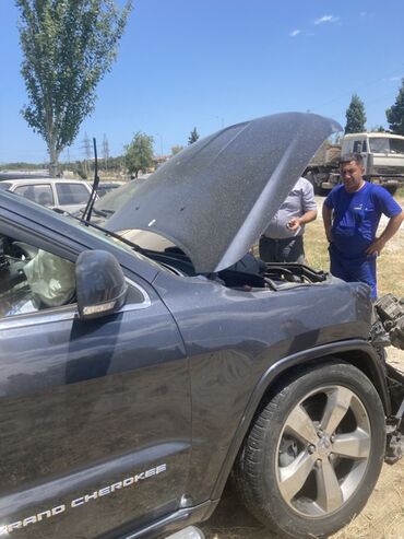 Jeep: Jeep Grand Cherokee – yaş asfalt rəngli, tam ölçülü SUV — 6