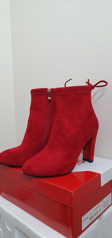 ботинки на каблуках: Ботинки и ботильоны 36, цвет - Красный