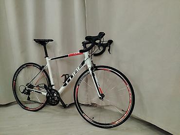 Şosse velosipedləri: Cube Attain Pro modeli yüngül Fulcrum disklərə malikdir. Alüminium — 2