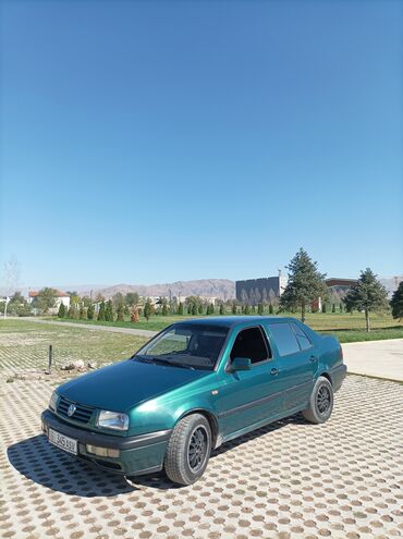 Volkswagen: Volkswagen Vento: 1996 г., 1.8 л, Механика, Газ, Седан