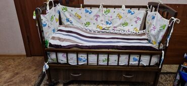 Детские кровати: Кроватка детская из натурального дерева на колёсиках с функцией