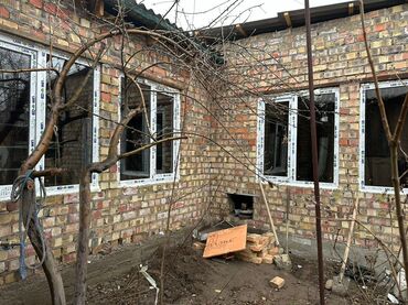 накопительный бак для воды в частном доме цена: Продаётся кирпичный дом с черепичной крышей и пластиковыми окнами