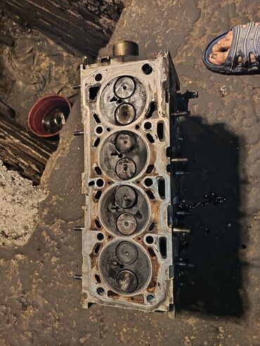 Sbor motorlar və silindr başlıqları: Mühərrik silindr başlığı (4 silindr) - 8 klapanlı quruluş (hər