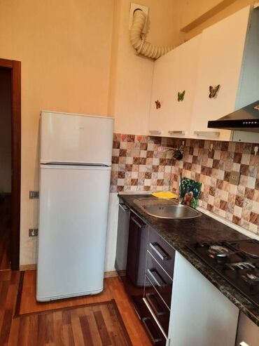 Uzunmüddətli kirayə mənzillər: Kirayə verilir. Ev kristal 1-in girişində yerləşir .Bütün əşyaları — 7