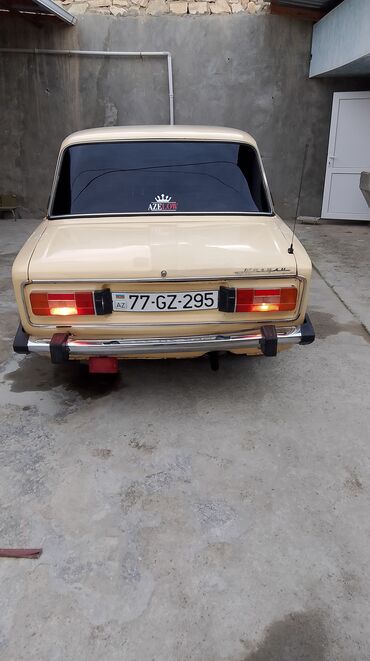 təkər 16 c: Bej rəngli, klassik üslubda olan VAZ 2106 avtomobili. Salonu qara