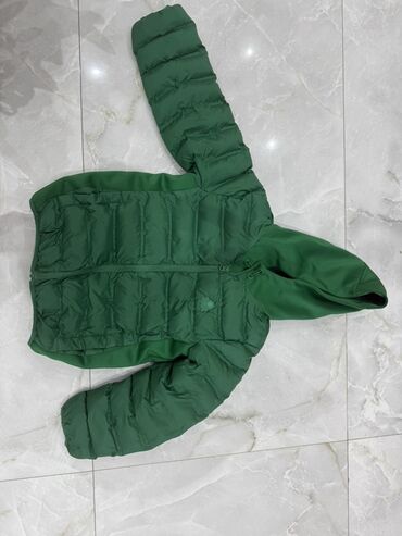 Pencəklər: United colors of benettonnan alinib 180 manata.1 sezon geyinilib