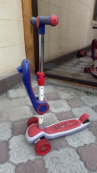 scoot: Детский трехколесный самокат с наклонным управлением. Основные — 3