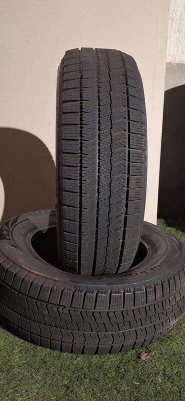 центр шины: Шины 215 / 65 / R 16, Зима, Б/у, Пара, Легковые, Япония, Bridgestone