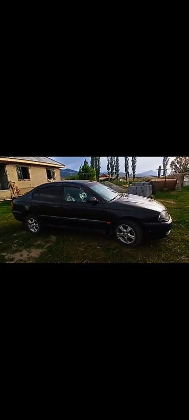 для такси авто: Toyota Avensis: 2001 г., 2 л, Механика, Бензин, Седан — 2