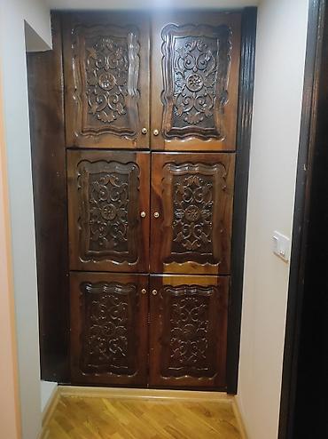 Mebel: Qoz ağacından oyma dekorlu divar dolabı qapıları - Material: təbii qoz — 1