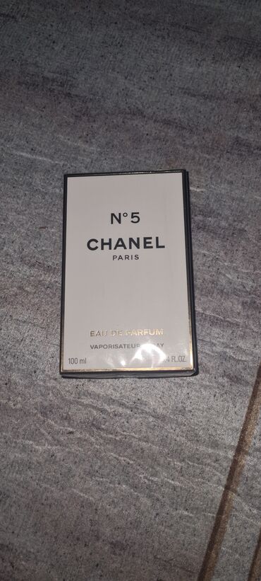 top coat za nokte: Chanel No 5. Parfum od Chanel je cvjetni aldehidni miris za žene