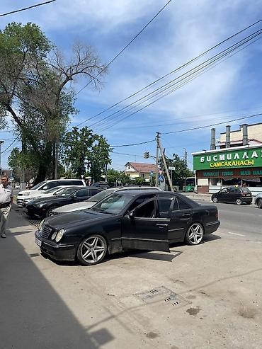 Mercedes-Benz E-Class: 2000 г., Автомат, Седан