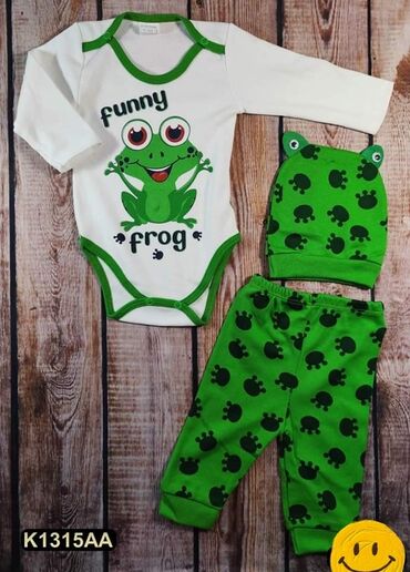 Kompleti: Veličina 62 68 74 Cena 950 din Tri kompleta cena 2000 din Slanje — 1