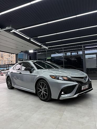 Toyota: Toyota Camry: 2022 г., 2.5 л, Вариатор, Гибрид, Седан — 2