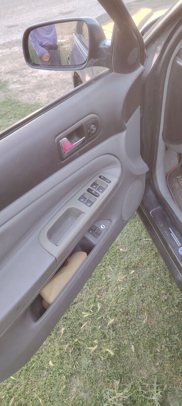 Volkswagen: Volkswagen Passat: 1.8 l | 2001 il Sedan — 10