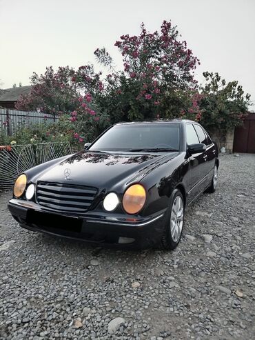 mercedes ceska 200: Mersedes 4 göz. İl 2000 Ela vəziyyətdə. Bakıdadır. Qiymət 13300. Xtr