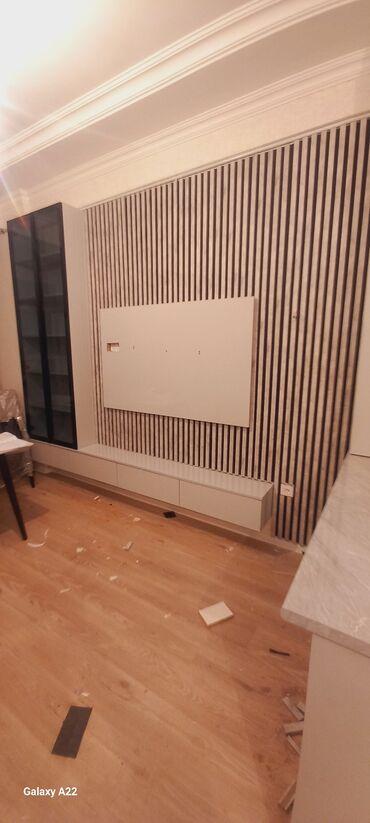 Mətbəx mebeli: Mətbəx mebeli dəsti – L formalı, ağ və bənövşəyi parlaq fasadlarla — 6