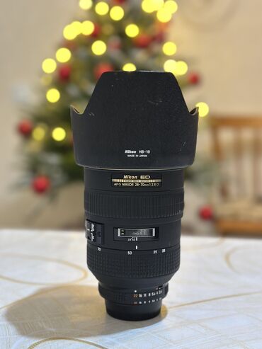 Foto və video aksesuarları: Nikonun full frame kameraları üçün olan Nikon 28-70 mm f2.8 lensi. Çox