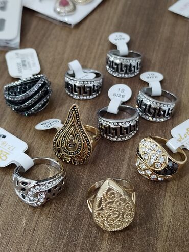 Sırğalar: Mağaza bağlanıb əldə qalan bujuteriyalar ucuz qiymətə satılır -da lalafo.az — 18 Sırğalar: Mağaza bağlanıb əldə qalan bujuteriyalar ucuz qiymətə satılır — 18