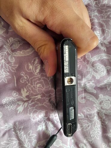 samsung s8 ekrani: SONY CYBER-SHOT DSC-T77
ancaq ekrani işlənmir