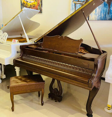 yamaha royal piano: Royal ve Pianolar. Royal Musiqi Aletleri salonu sizlere genish