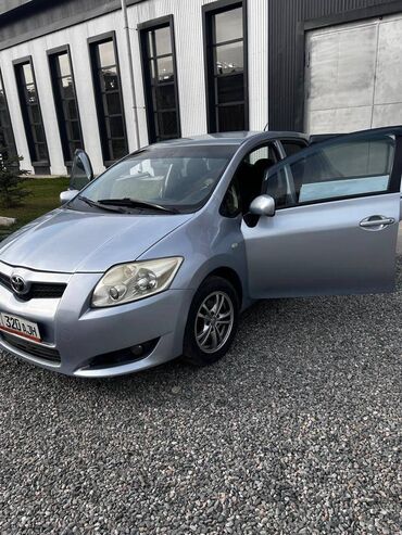 toyota yaris цена: Toyota Auris: 1.6 л, Робот, Бензин, Хэтчбэк