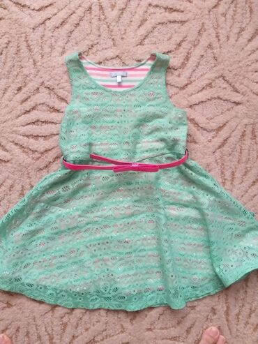 платье зеленое: Детское платье, цвет - Зеленый, Б/у