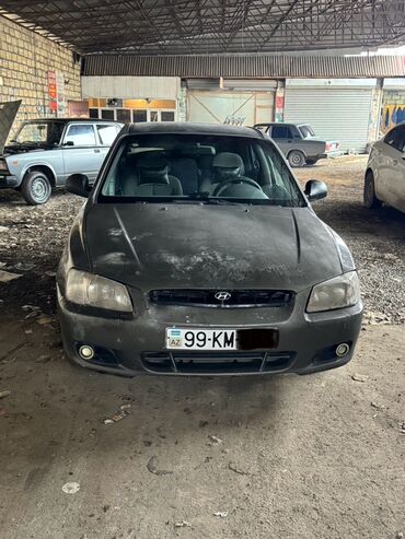 Hyundai: Hyundai Accent sedan - Kuzov: 4 qapılı sedan, tünd boz rəng - — 1