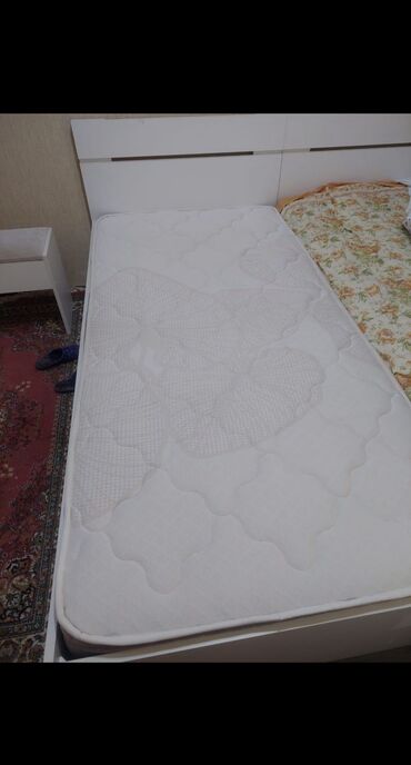 Кровати: Carpayi matrasla 
100azn biri
Yasamal 2678 leli