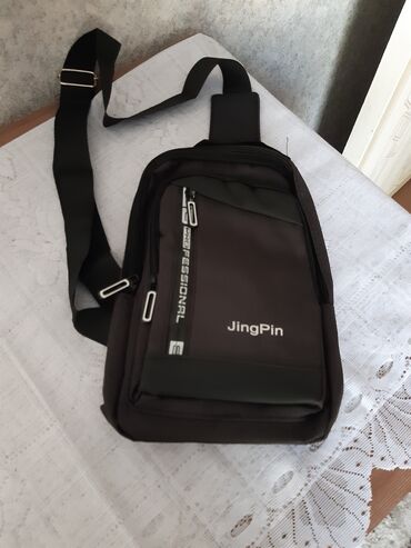 спартивная сумка: Сумка на плечо,водонепраницаемая ткань,удобная лёгкая вместительная