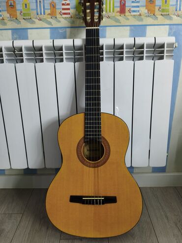 Klassik gitaralar: Salam klassik gitara satılır. 2 aydi alinib çox səliqəli istifadə -da lalafo.az — 8 Klassik gitaralar: Salam klassik gitara satılır. 2 aydi alinib çox səliqəli istifadə — 8