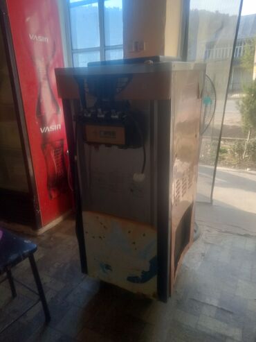 помещение под кафе: Профессиональный аппарат б/у для мягкого мороженого (soft ice cream)
