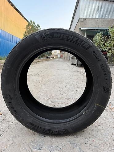 Шины: Шины 275 / R 21, Зима, Б/у, Комплект, Внедорожные (АТ/МТ), Michelin — 3