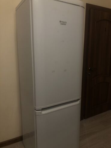 Холодильники: Холодильник Hotpoint Ariston, Б/у, Двухкамерный, De frost (капельный), 54 * 185 * 54
