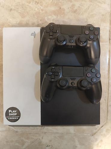 plesteysen: PlayStation 4 (PS4) Slim – 500 GB - Rəng: İki tonlu (ağ və qara üst — 3