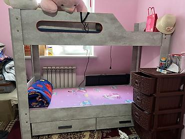 bunk bed: Двухъярусная детская кровать с выдвижными ящиками. - Современный — 1
