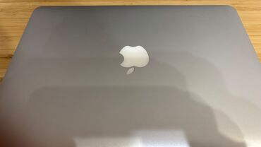 стоит компьютер: Ультрабук, Apple, 8 ГБ ОЗУ, Intel Core i5, 13.3 ", Б/у, память SSD